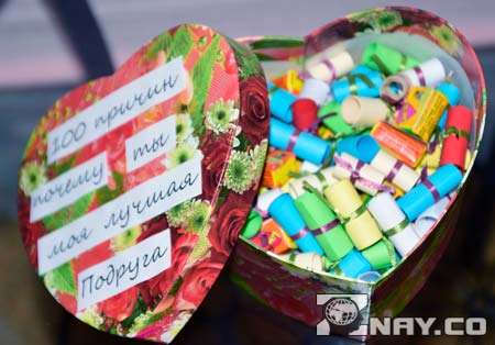 Оригинальный подарок из купюр. Оригинальный подарок на свадьбу. Деньги в коробке подарок. Оригинальный подарок денег на новый год. Оригинальный подарок на др.