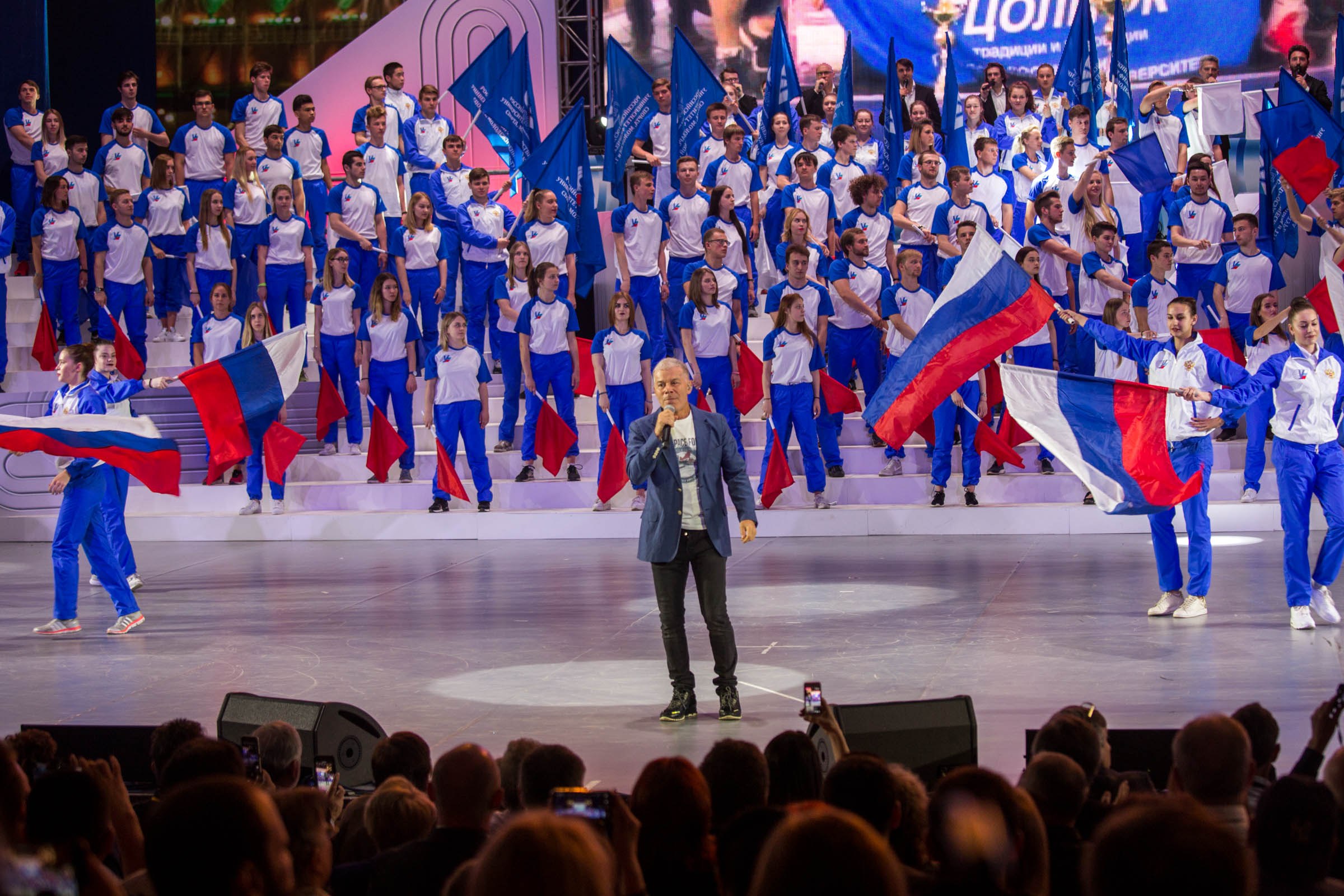 Вперед друзья вперед вперед вперед. Вперёд Россия Газманов. Россия Россия Газманов. Газманова Россия. Россия, вперёд!.